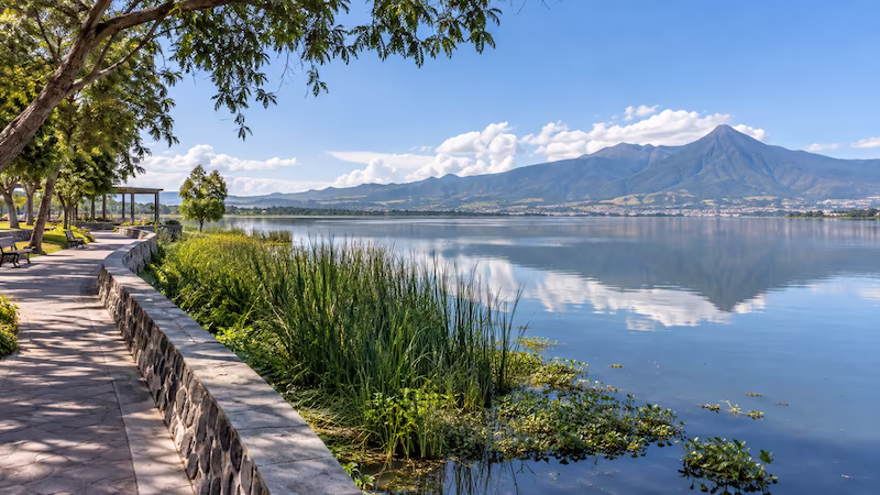 Laguna de Zapotlán durante una visita a Ciudad Guzmán